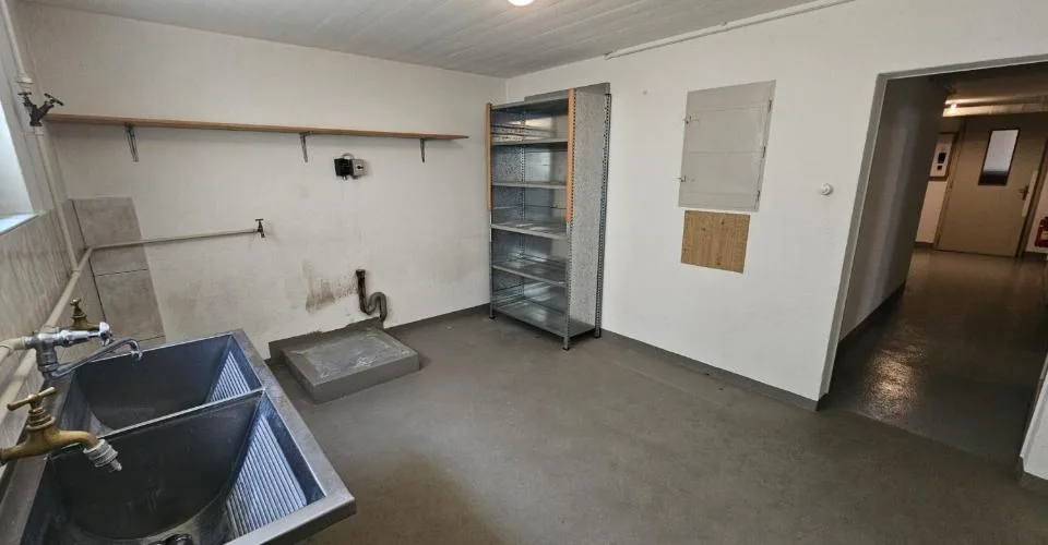 À Glovelier à vendre villa de 9.5 pièces sur une vaste parcelle – Foto 10 von 13