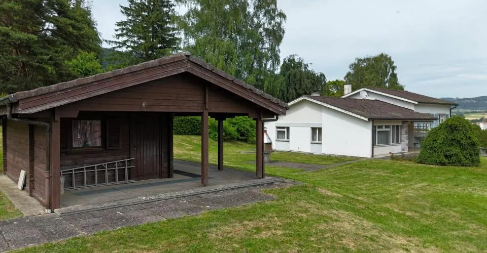 À Glovelier à vendre villa de 9.5 pièces sur une vaste parcelle – Foto 8 von 13