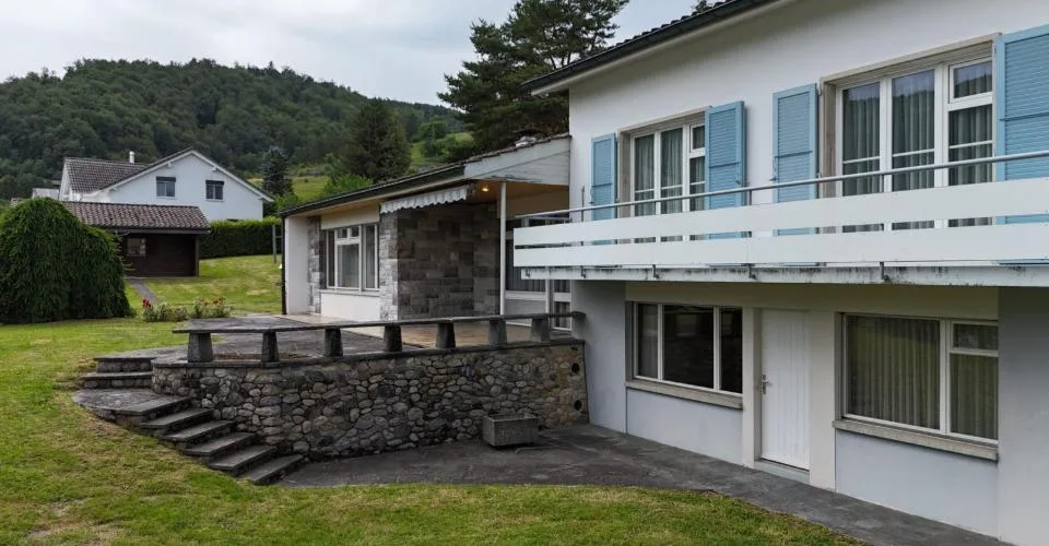 À Glovelier à vendre villa de 9.5 pièces sur une vaste parcelle – Foto 7 von 13
