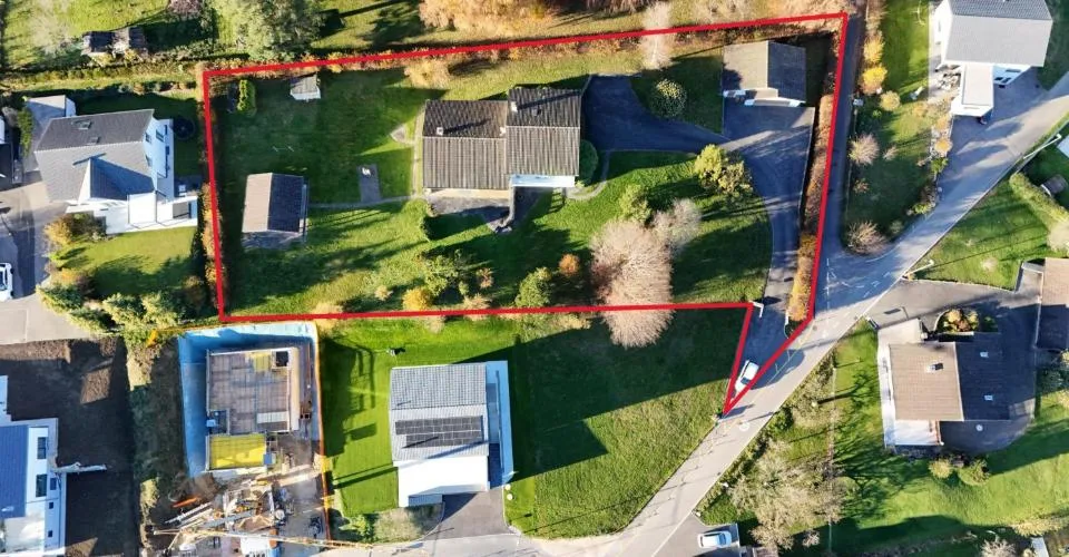 À Glovelier à vendre villa de 9.5 pièces sur une vaste parcelle – Foto 2 von 13