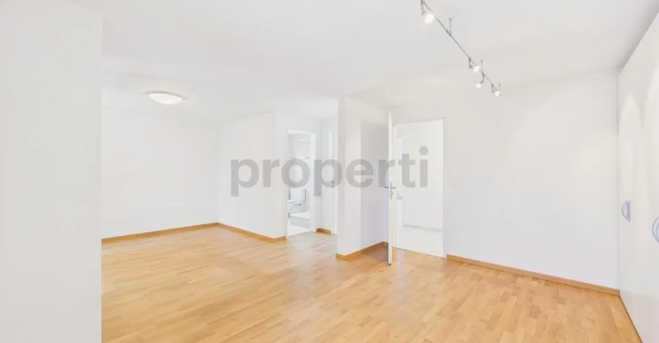 Moderne 3.5-Zimmer-Wohnung mit grosszügigem Grundriss und sonnigem ...