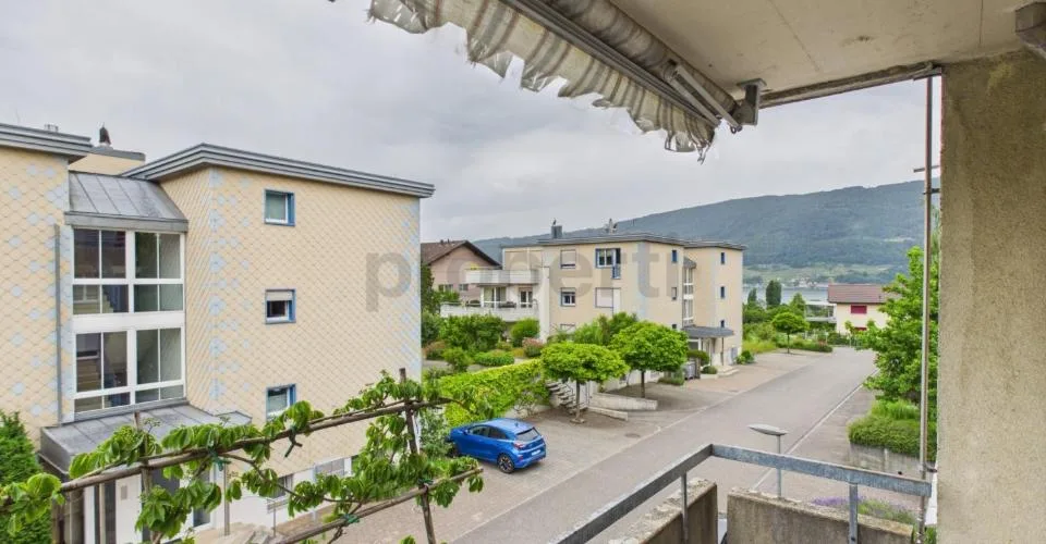 Modernes 2.5-Zimmer-Apartment mit Balkon, Sutz-Lattrigen