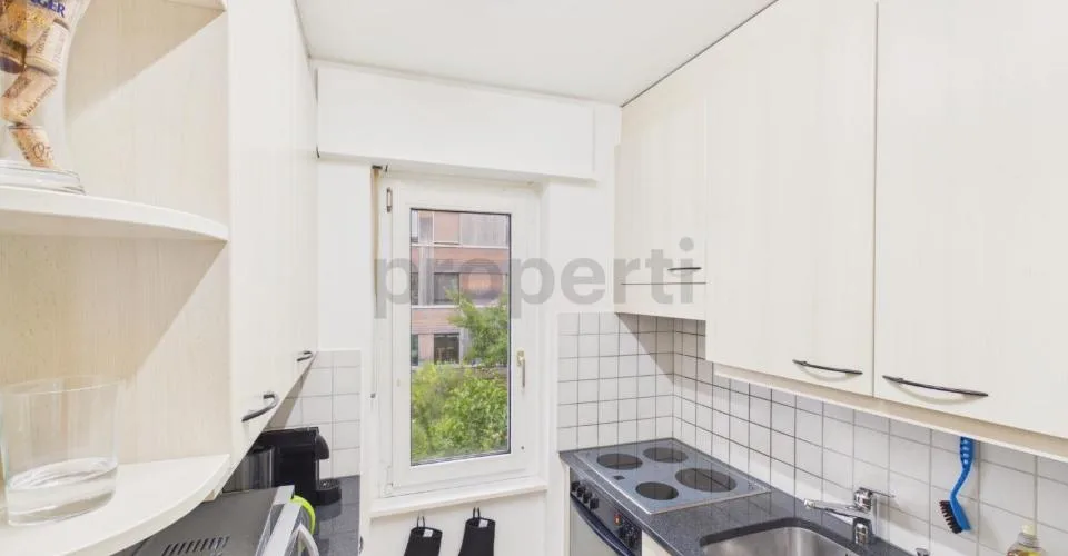 Modernes 2.5-Zimmer-Apartment mit Balkon, Sutz-Lattrigen