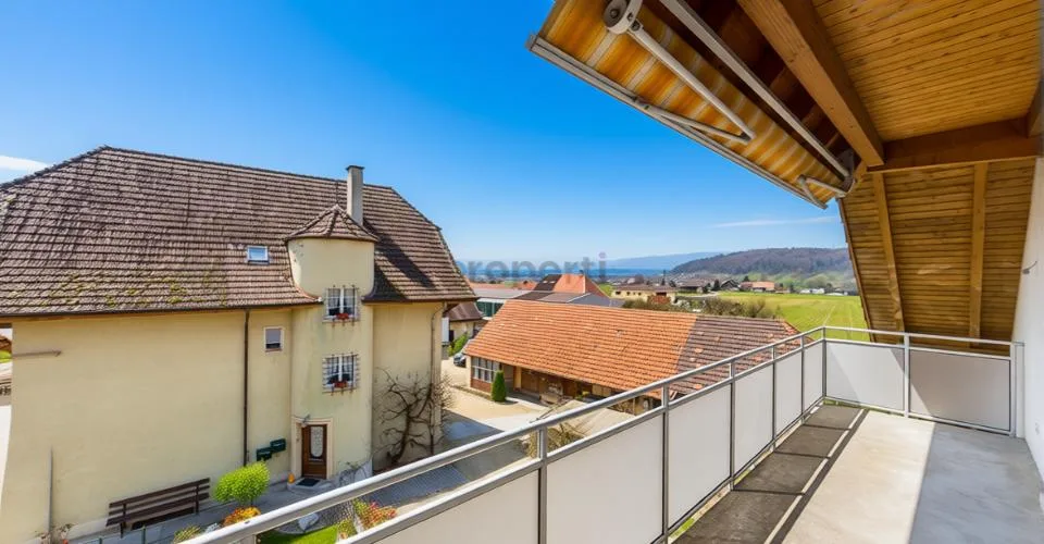 Ruhige 3.5-Zimmer-Dachwohnung mit Charme und Südwestbalkon in Diessbach