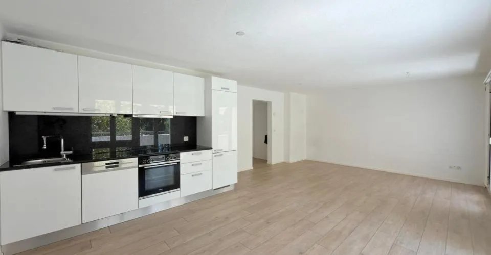 Helle 3.5-Zimmer-Wohnung mit Balkon in Nidau – foto 7 di 9