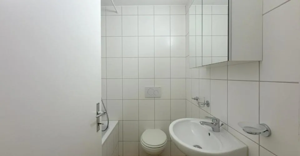 Helle 3.5-Zimmer-Wohnung mit Balkon in Nidau – foto 4 di 9