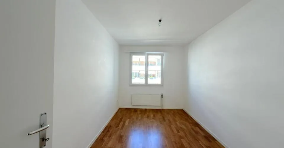 Helle 3.5-Zimmer-Wohnung mit Balkon in Nidau – foto 2 di 9