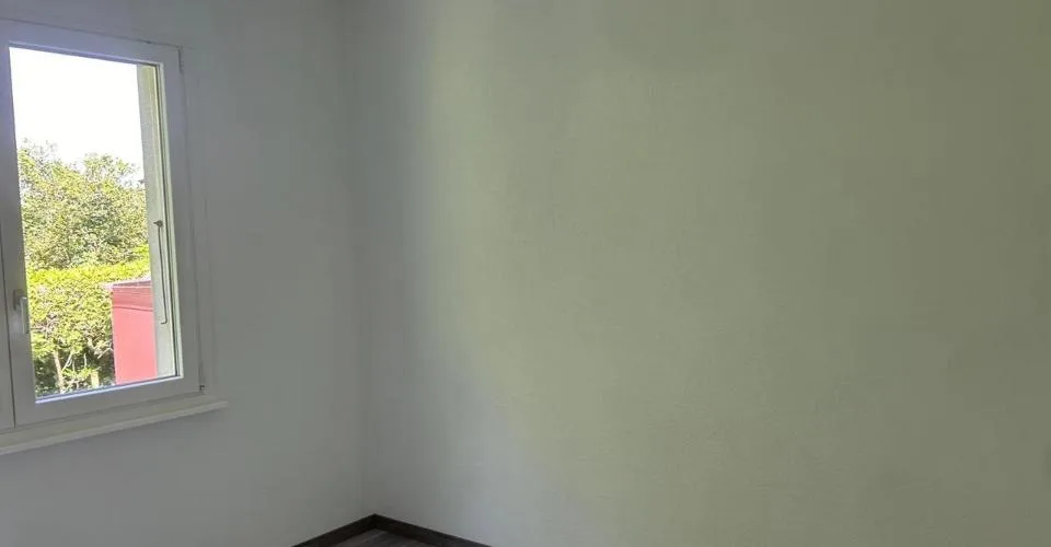 Chambre à louer dans villa individuelle au rez-de-chaussée. Au calme.