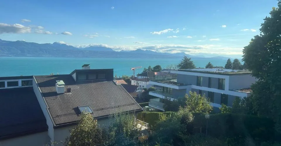 Chambre à louer dans villa individuelle au rez-de-chaussée. Au calme.
