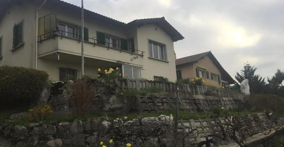 Chambre à louer dans villa individuelle au rez-de-chaussée. Au calme.