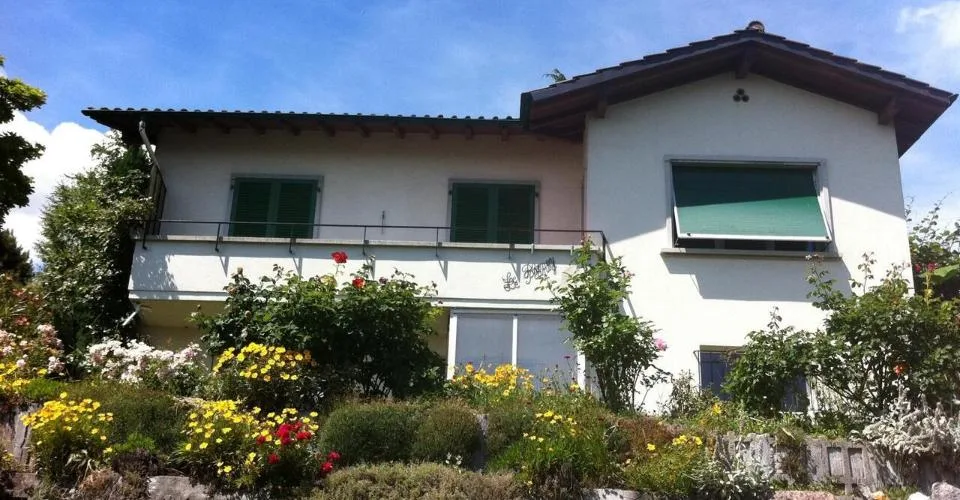Chambre à louer dans villa individuelle au rez-de-chaussée. Au calme.