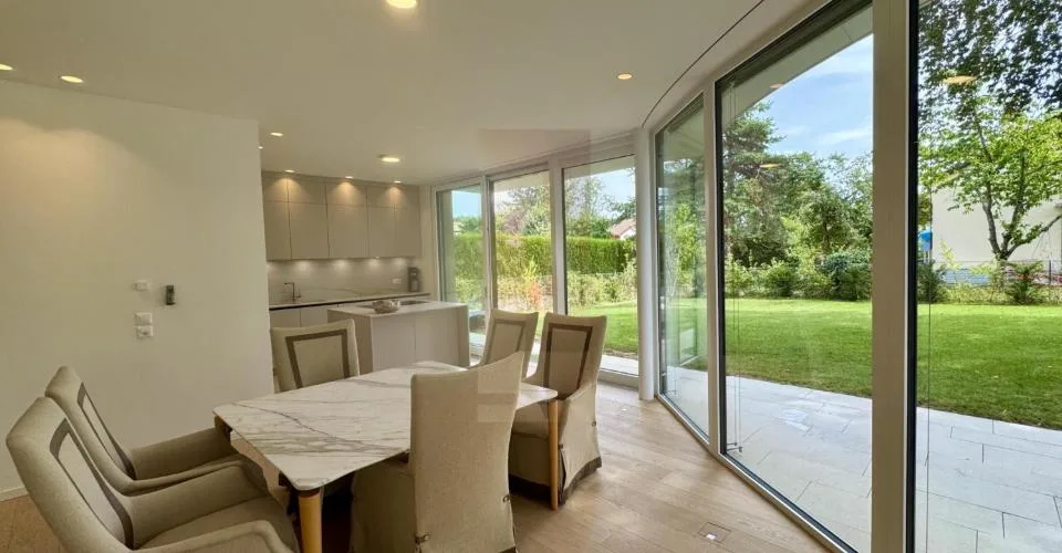 Belle villa contemporaine avec jardin