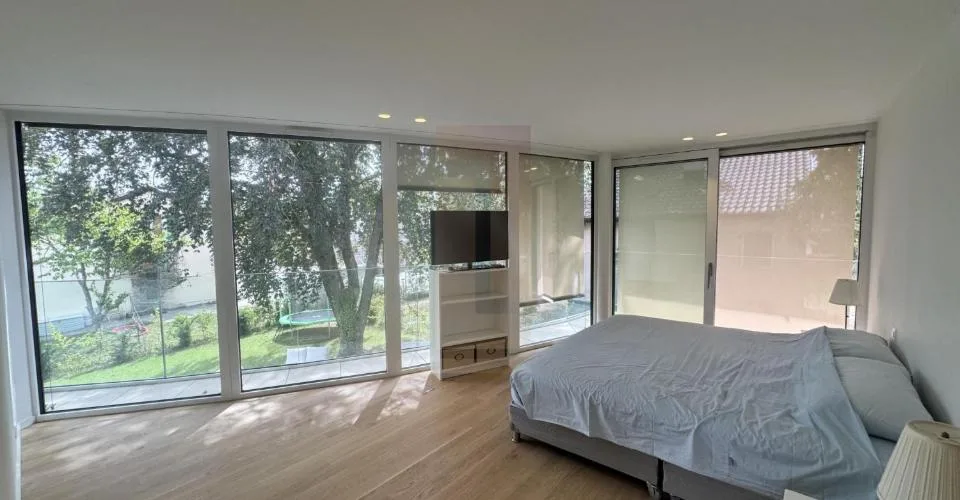 Belle villa contemporaine avec jardin