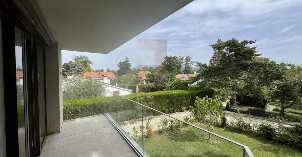 Belle villa contemporaine avec jardin