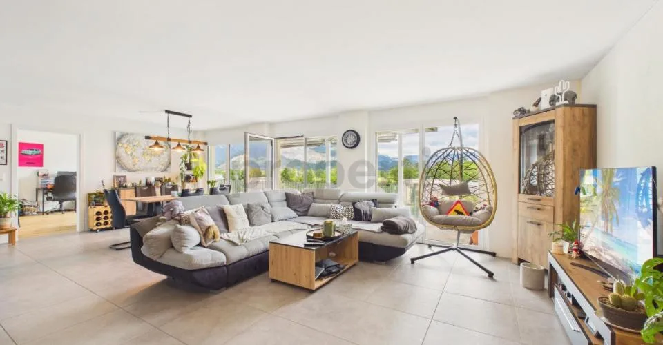 Sunny balcony, two modern bathrooms and barrier-free comfort with lift