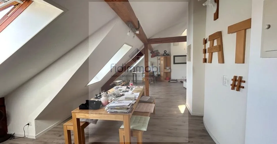 GRAND LOFT EN CENTRE VILLE PROCHE DE TOUTES LES COMMODITÉS – Foto 4 von 6