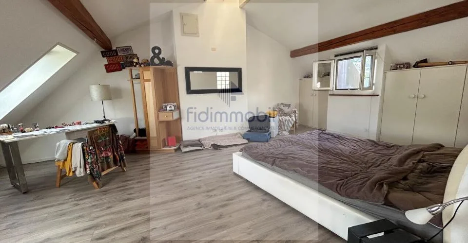 GRAND LOFT EN CENTRE VILLE PROCHE DE TOUTES LES COMMODITÉS – Foto 3 von 6