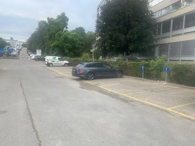 Places de parc extérieures – photo 4 sur 5