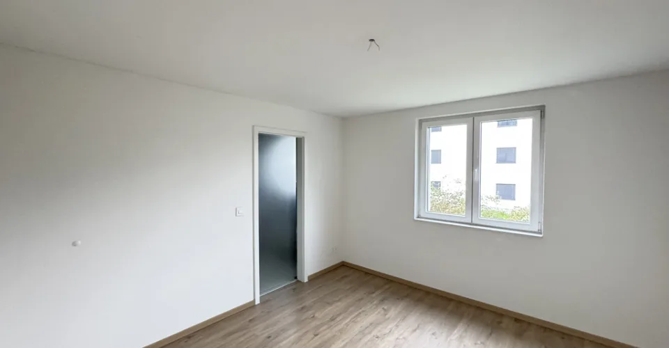 Un grand balcon et un salon très spacieux