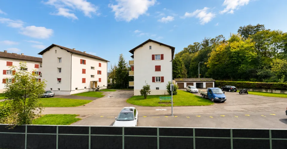 Un grand balcon et un salon très spacieux