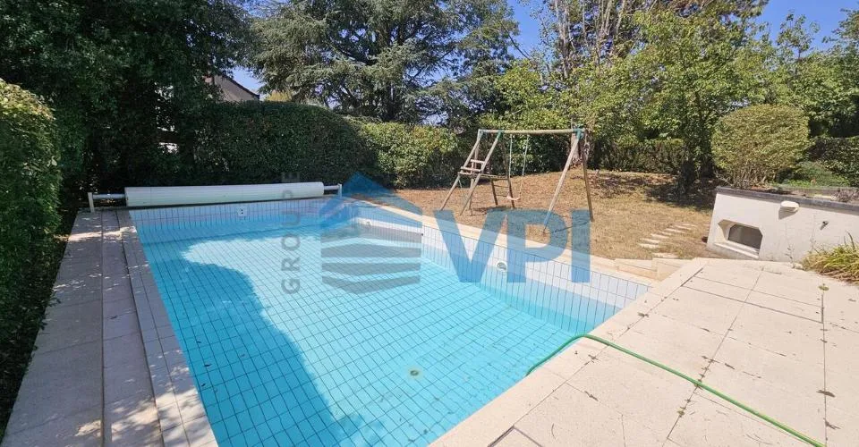 Magnifique villa familiale rénovée avec piscine à Sezenove Bernex