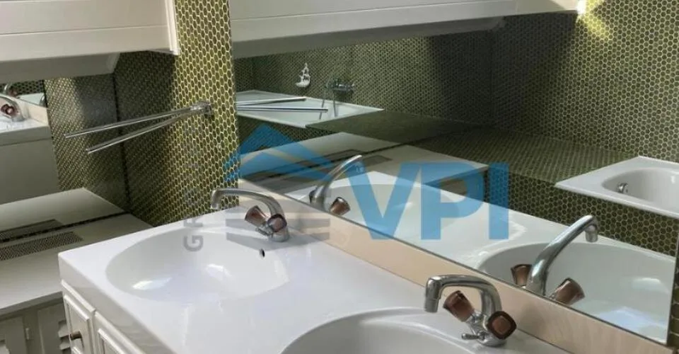 Magnifique villa familiale rénovée avec piscine à Sezenove Bernex