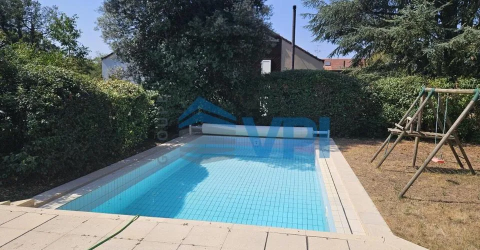 Magnifique villa familiale rénovée avec piscine à Sezenove Bernex