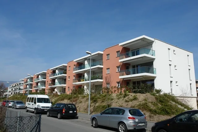 Appartement de 4,5 pièces au 2ème étage avec ascenseur – Foto 2 von 2