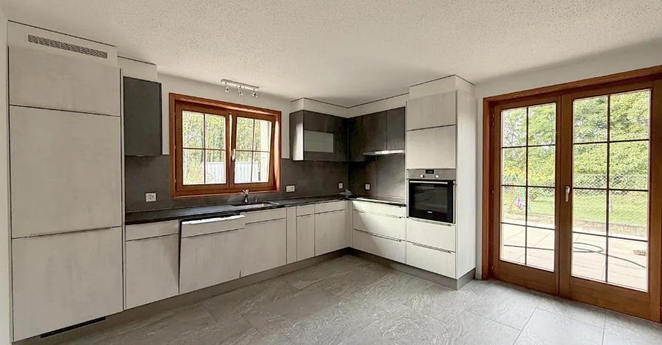 Villa mitoyenne avec jardin située à Yvonand dans quartier tranquille