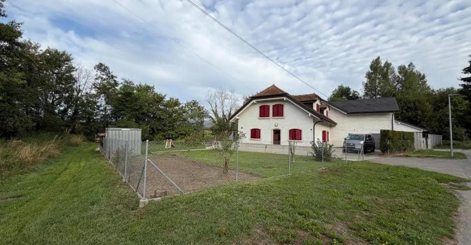 Villa mitoyenne avec jardin située à Yvonand dans quartier tranquille