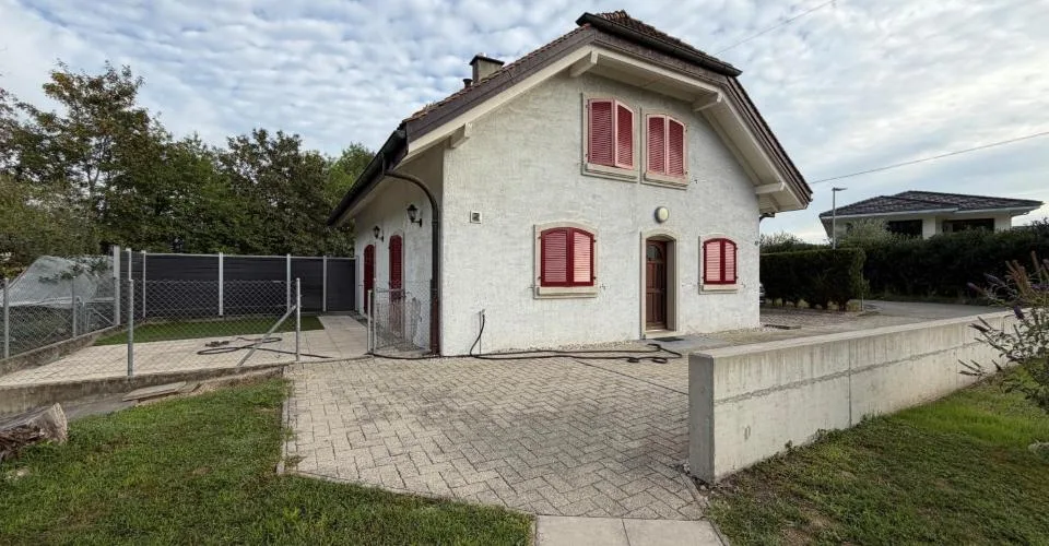 Villa mitoyenne avec jardin située à Yvonand dans quartier tranquille