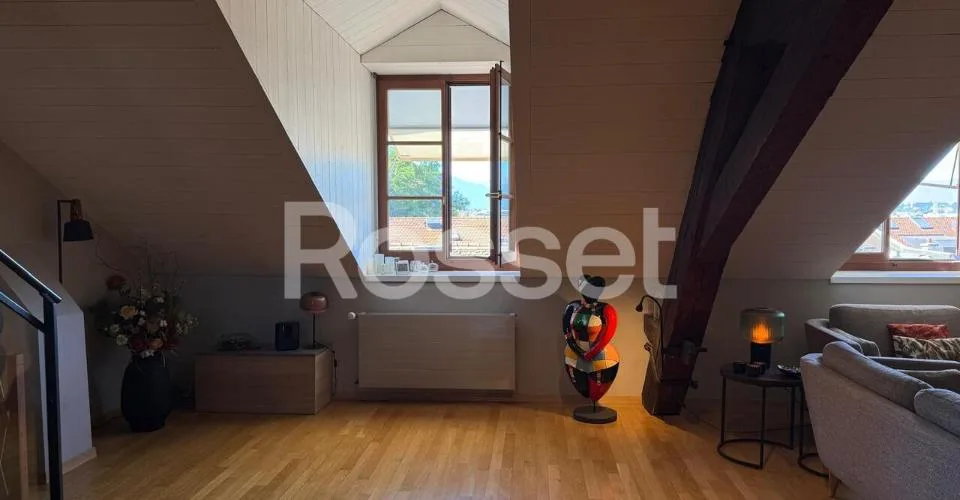Magnifique duplex de 5 pièces au 6ème étage en vielle-ville – photo 3 sur 13
