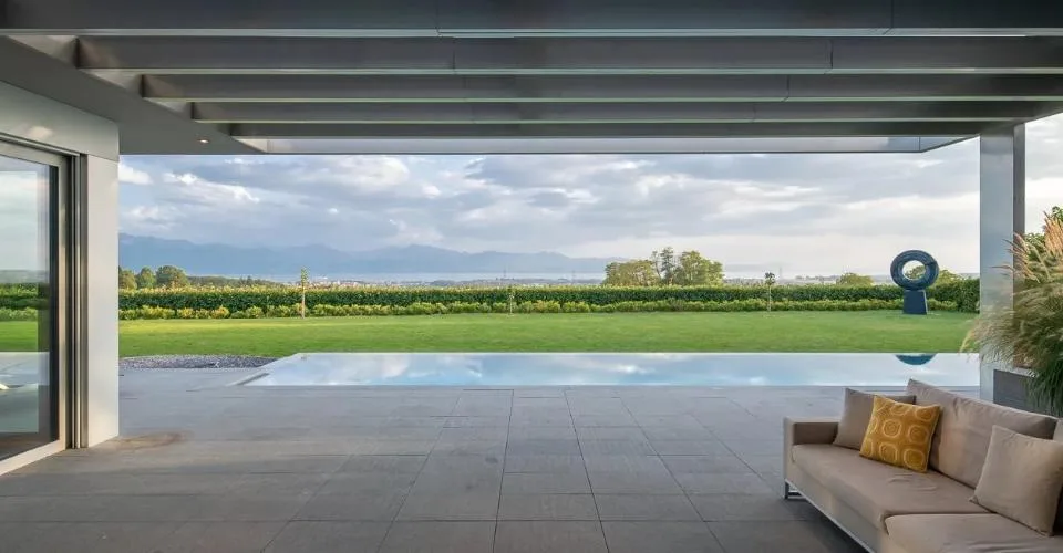 Propriété d'exception avec piscine chauffée et vue dégagée sur le lac – Foto 5 von 9