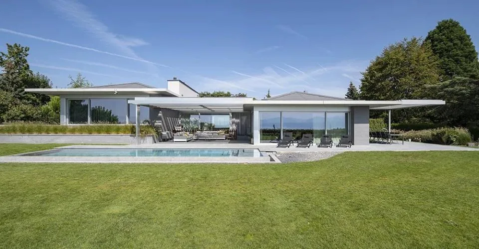 Propriété d'exception avec piscine chauffée et vue dégagée sur le lac – Foto 9 von 9