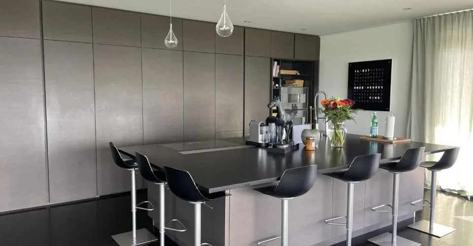 Propriété d'exception avec piscine chauffée et vue dégagée sur le lac – Foto 6 von 9