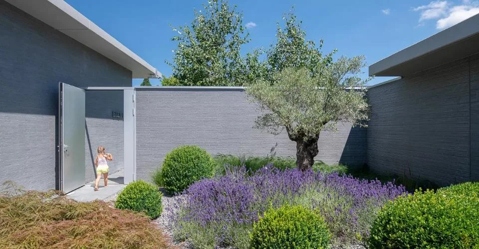 Propriété d'exception avec piscine chauffée et vue dégagée sur le lac – Foto 2 von 9