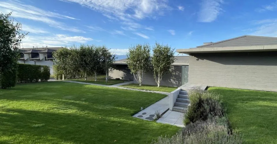 Propriété d'exception avec piscine chauffée et vue dégagée sur le lac – Foto 8 von 9