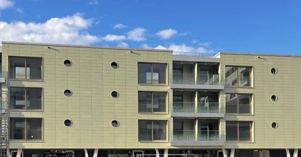 Grand studio meublé en attique avec terrasse