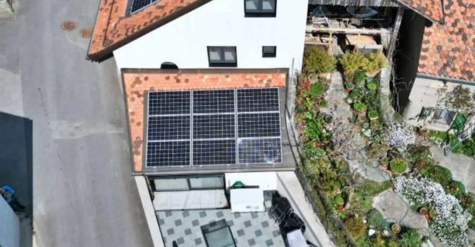 Charmante maison contiguë de 3½ pièces avec grande terrasse et place de parc, située au coeur du village – photo 9 sur 9
