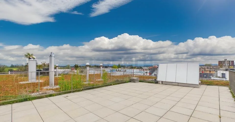 PANORAMIC VIEW WITH MODERN FITTING – photo 22 of 24