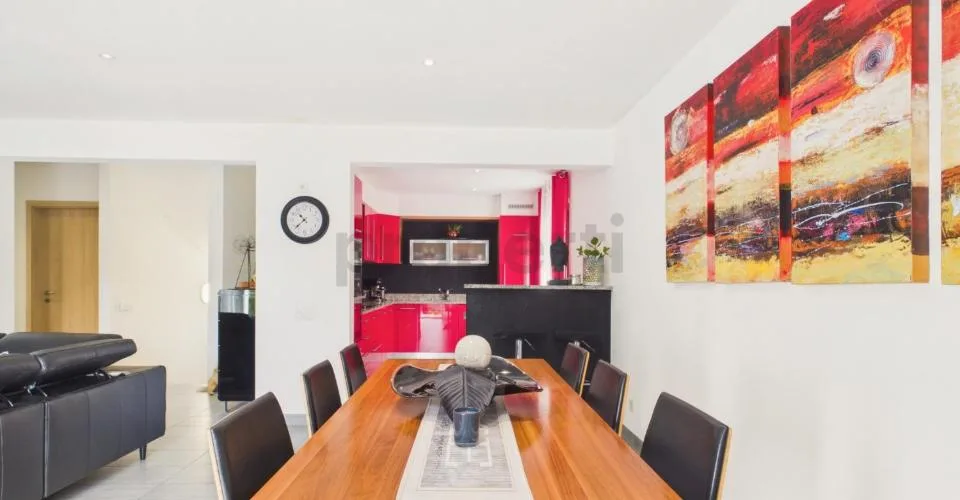 Einfamilienhaus mit 6,5 Zimmern und exklusivem Garten sowie großzügigen Räumen – Foto 4 von 27