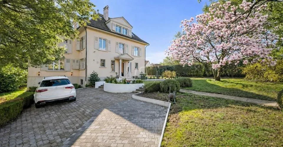 Superbe propriété rénovée du début du siècle au coeur de Nyon – photo 3 sur 13