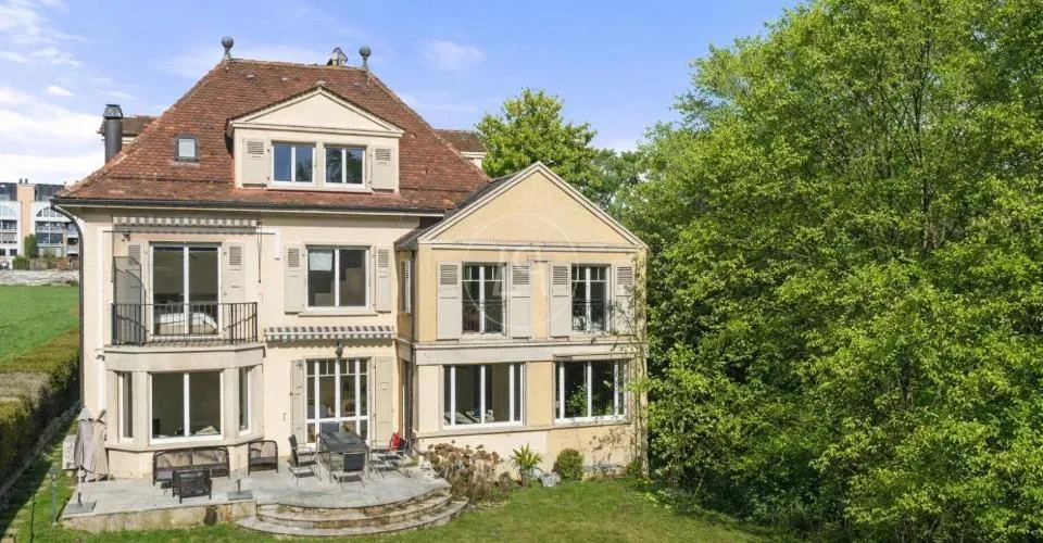 Superbe propriété rénovée du début du siècle au coeur de Nyon – photo 2 sur 13