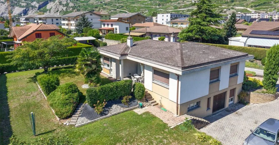 Charmante villa de 6.5 pcs avec magnifique jardin, situation idéale et calme – foto 3 di 13