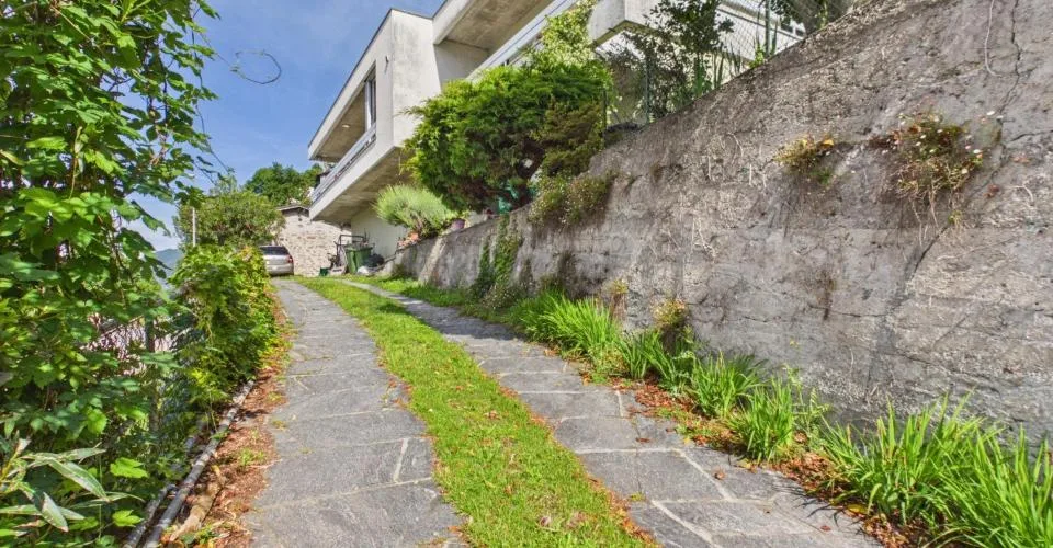 Spaziosa casa multifamiliare con grande potenziale a Riazzino – foto 5 di 26
