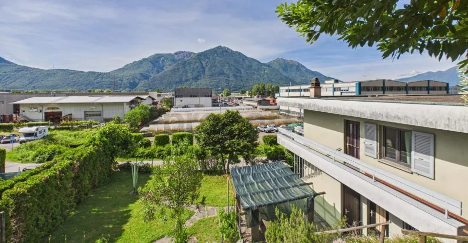 Spaziosa casa multifamiliare con grande potenziale a Riazzino – foto 7 di 26