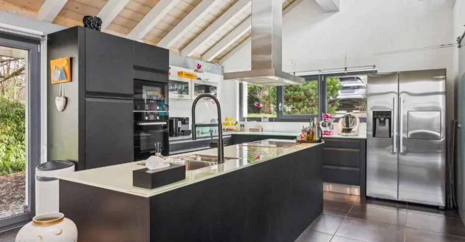 Villa d’architecte contemporaine de 7.5 pièces avec piscine – foto 5 di 26
