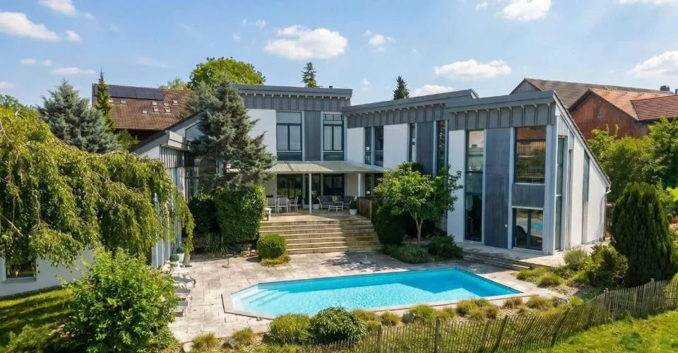 Villa d’architecte contemporaine de 7.5 pièces avec piscine – foto 2 di 26