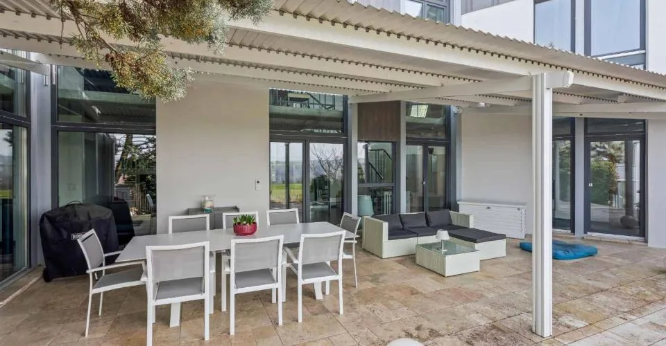 Villa d’architecte contemporaine de 7.5 pièces avec piscine – foto 12 di 26