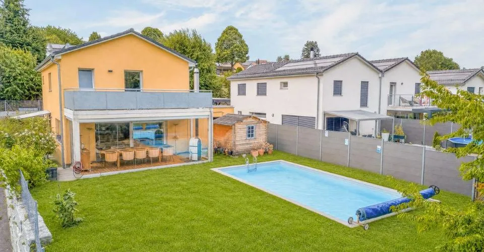 Villa familiare recente con piscina riscaldata e vista aperta – foto 14 di 35